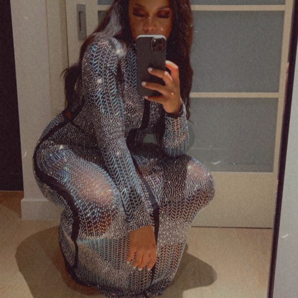 Black Formal Sequin Gown/MAXI Dress - Picture 4 of 6